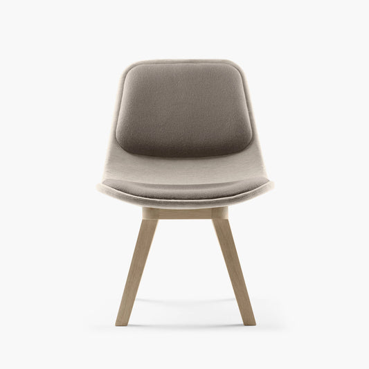 Fauteuil lounge coque rembourrée sur piètement en bois massif